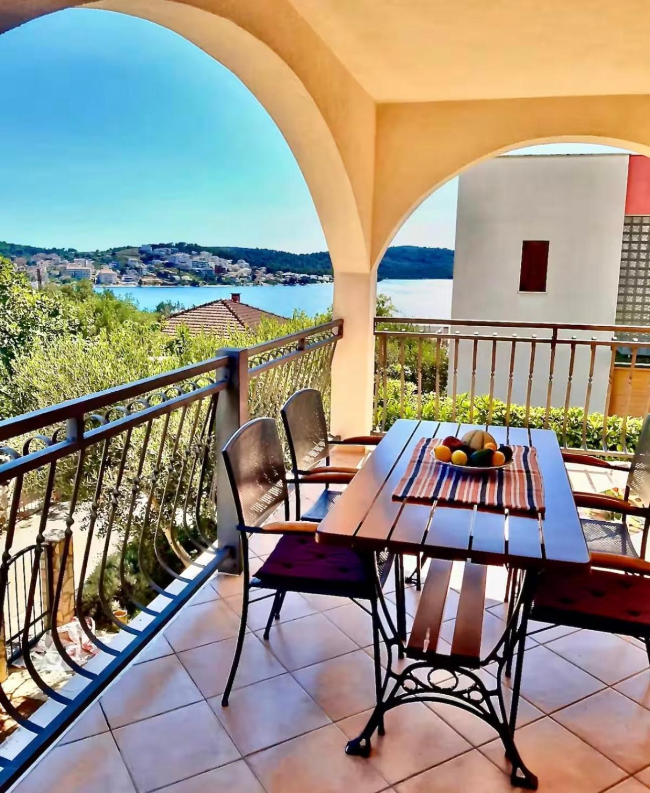 Apartmani Attila Traù Esterno foto