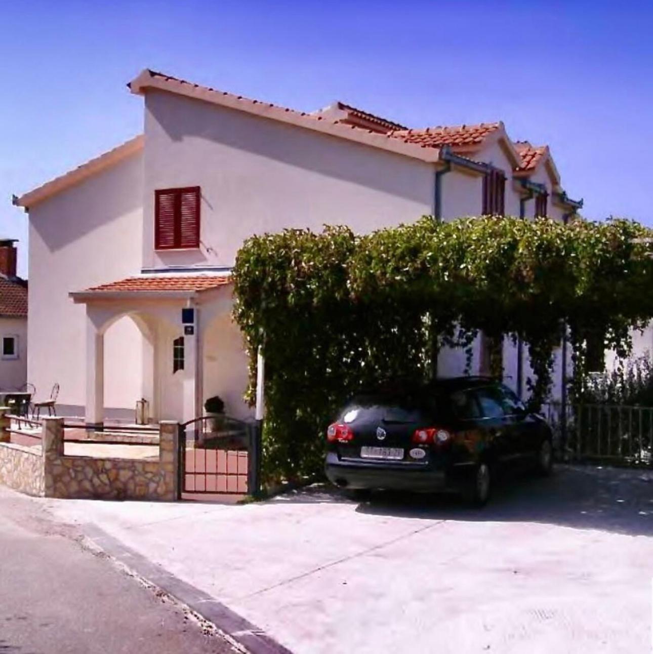 Apartmani Attila Traù Esterno foto